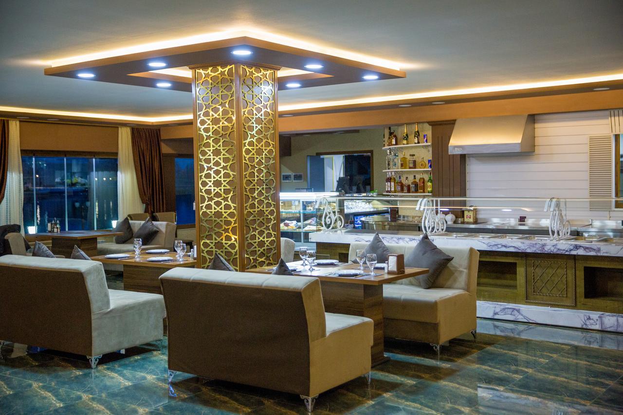 Semeni Hotel & Restaurant 민가치헤비르 외부 사진