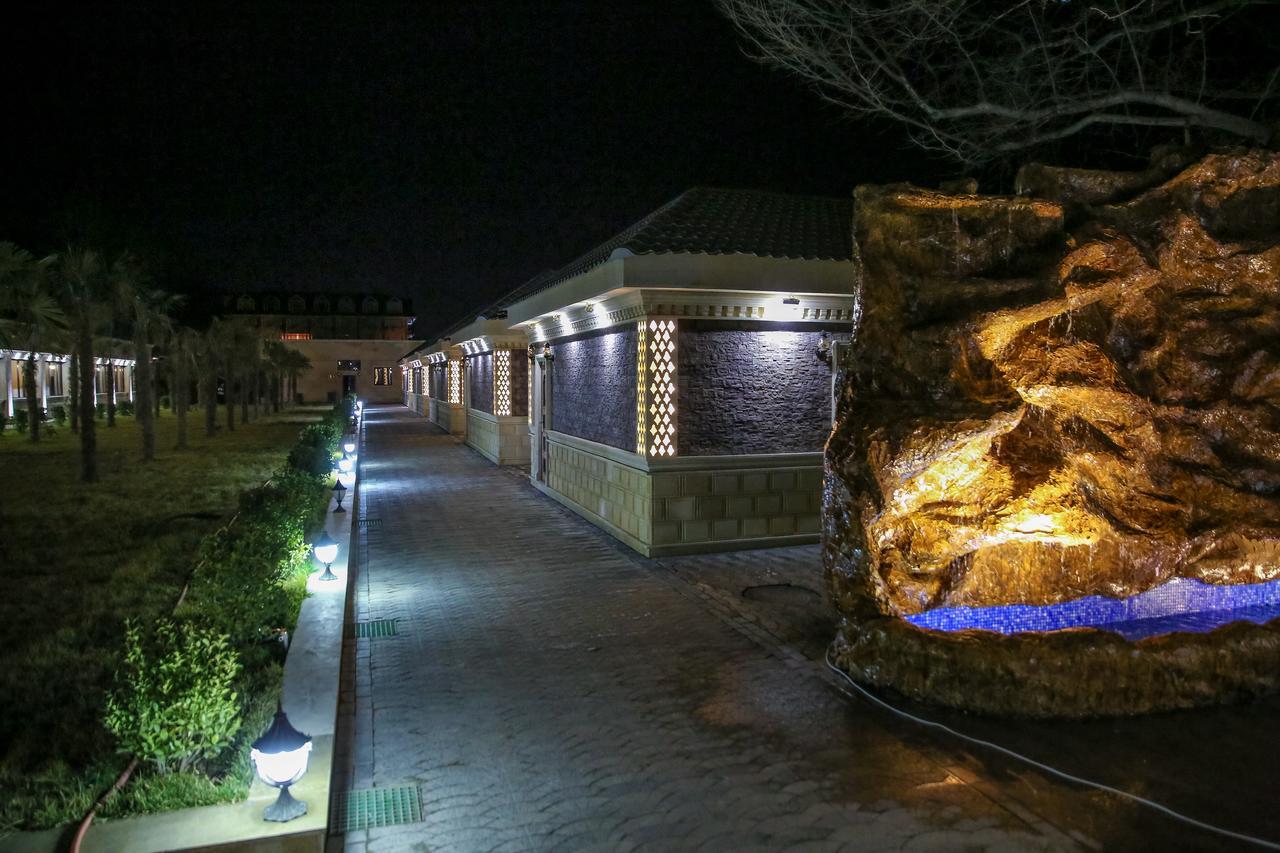 Semeni Hotel & Restaurant 민가치헤비르 외부 사진
