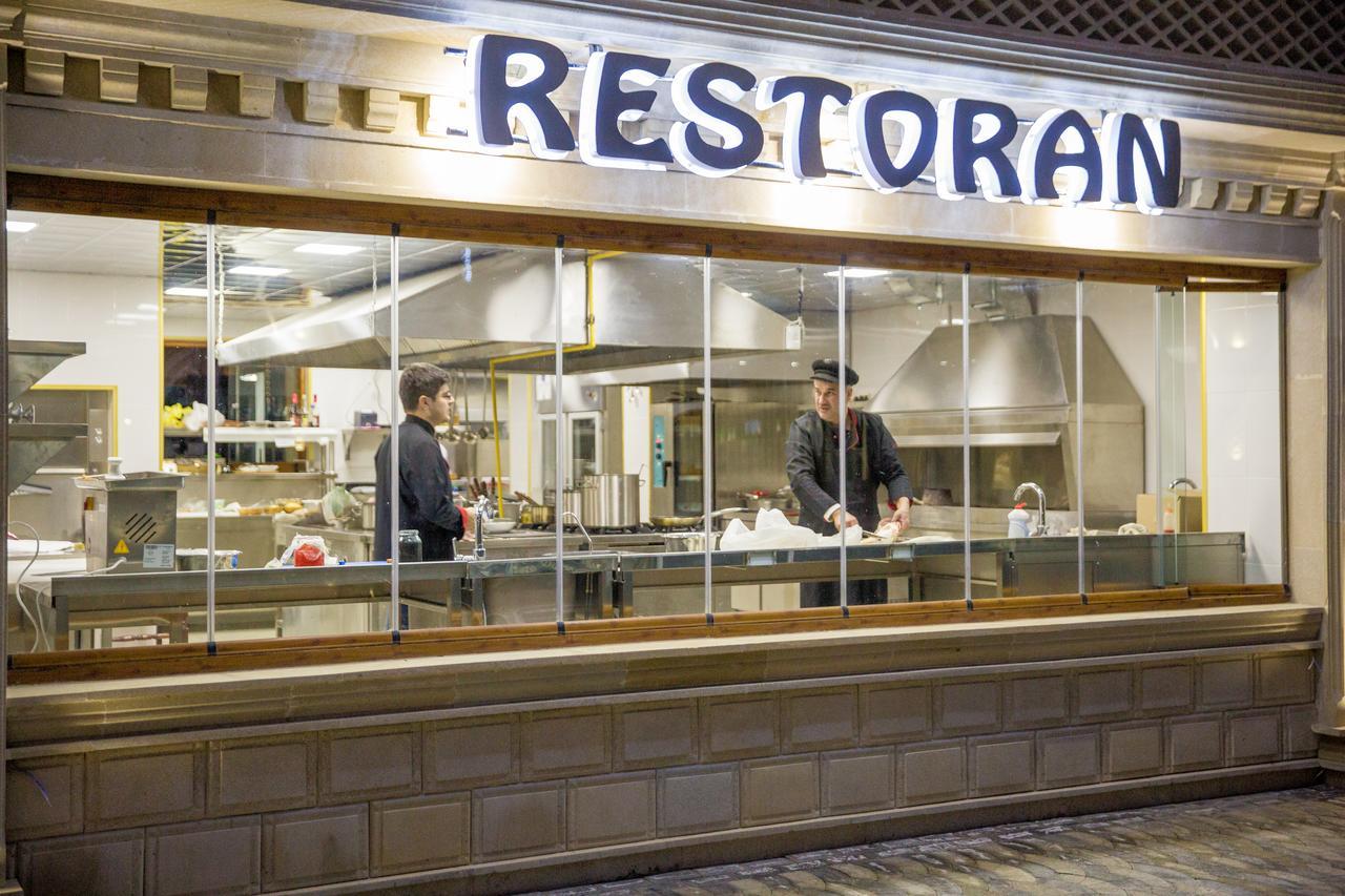 Semeni Hotel & Restaurant 민가치헤비르 외부 사진